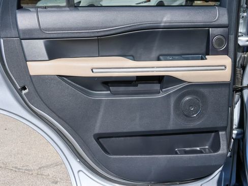Used 2024 Ford Expedition Limited image 17