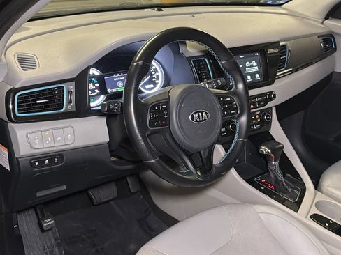 Used 2019 Kia Niro EX FWD image 19