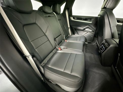 Certified 2026 Porsche Cayenne E-Hybrid AWD/4WD image 27