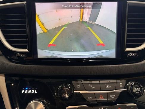 Used 2024 Chrysler Pacifica Touring-L FWD image 14