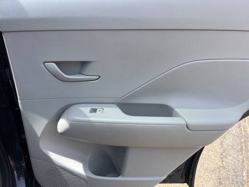 Used 2025 Hyundai Kona SEL FWD image 24