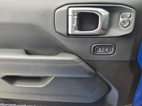 Used 2022 Jeep Wrangler Unlimited Rubicon w/ Xtreme Recon 35" Tire Package image 26