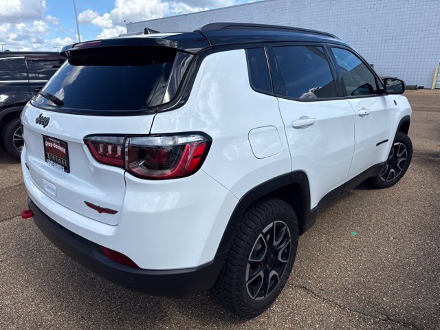 Used 2024 Jeep Compass Trailhawk AWD/4WD image 4