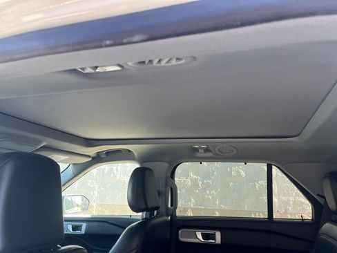 Used 2021 Ford Explorer Limited w/ Equipment Group 301A AWD/4WD image 12
