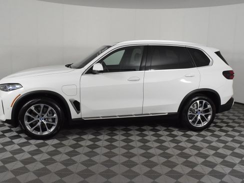 Used 2025 BMW X5 xDrive50e image 8
