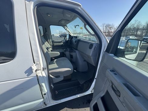 Used 2011 Ford E-350 and Econoline 350 XLT image 11