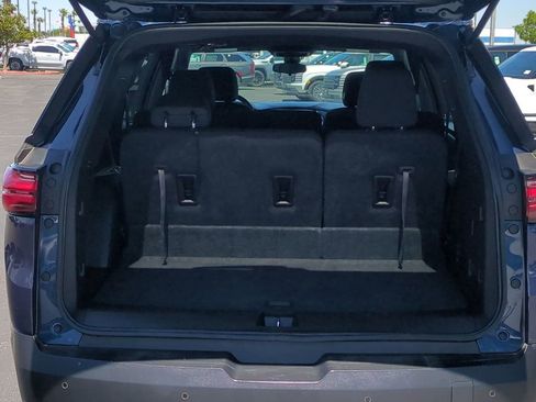 Used 2023 Chevrolet Traverse LT FWD image 30