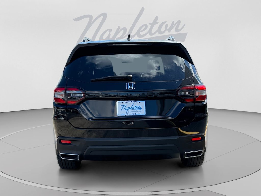 Used 2025 Honda Pilot Sport image 4