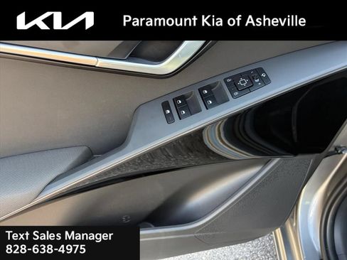 Certified 2025 Kia Niro EX Touring FWD image 26