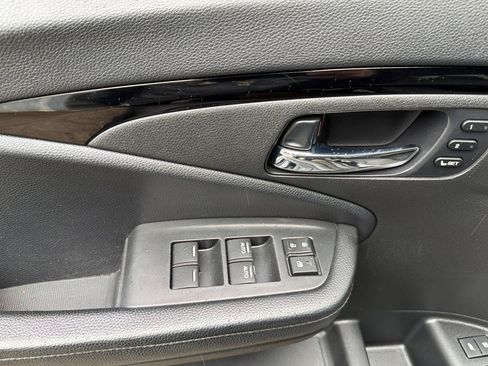 Used 2019 Honda Pilot Touring image 10