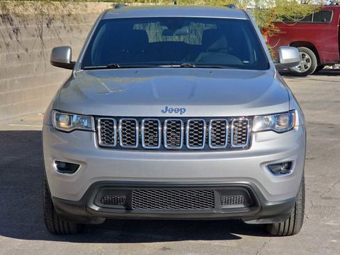Used 2018 Jeep Grand Cherokee Laredo image 4