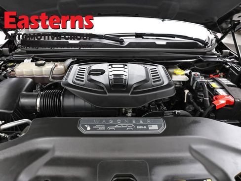 Used 2024 Jeep Wagoneer Series III w/ Premium Group I AWD/4WD image 7