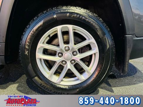 Used 2022 Jeep Grand Cherokee L Laredo w/ Luxury Tech Group I image 21