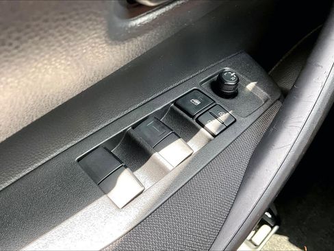 Used 2022 Toyota Corolla LE FWD image 33