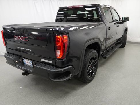 Used 2022 GMC Sierra 1500 Elevation AWD/4WD image 2