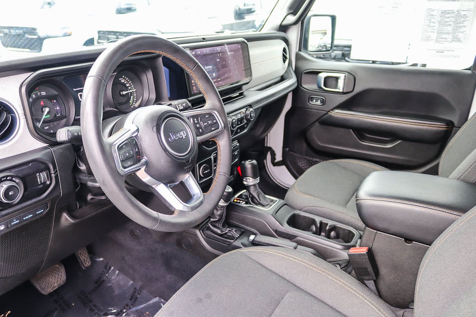 Used 2024 Jeep Wrangler Unlimited Sahara AWD/4WD image 17