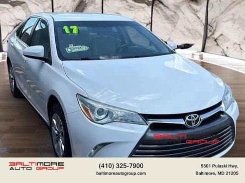 Used 2017 Toyota Camry LE FWD image 3