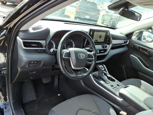 Used 2023 Toyota Highlander LE image 15
