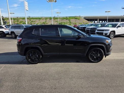 New 2026 Jeep Compass Latitude image 8