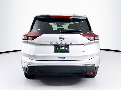 Used 2025 Nissan Rogue SV image 7