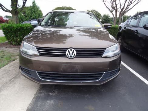Used 2014 Volkswagen Jetta SE FWD image 2