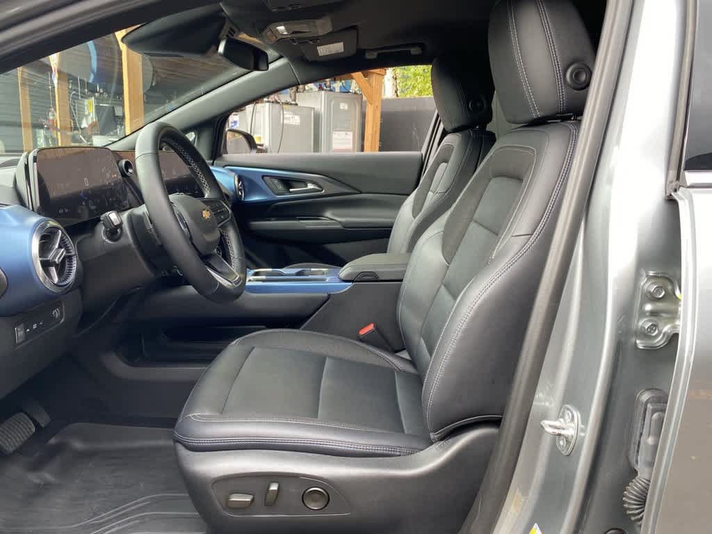 Used 2024 Chevrolet Equinox EV LT w/ LPO, Blackout Package AWD/4WD image 13