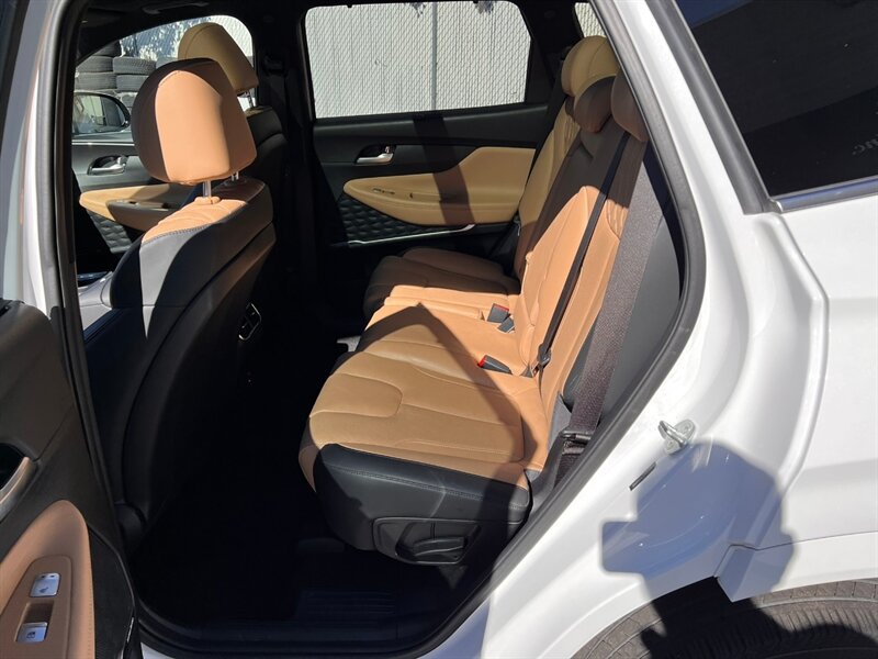 Used 2023 Hyundai Santa Fe Calligraphy AWD/4WD image 19