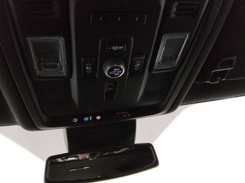 Used 2023 Chevrolet Suburban Premier image 27