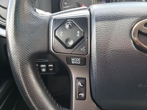 Used 2017 Toyota Tacoma TRD Sport AWD/4WD image 16