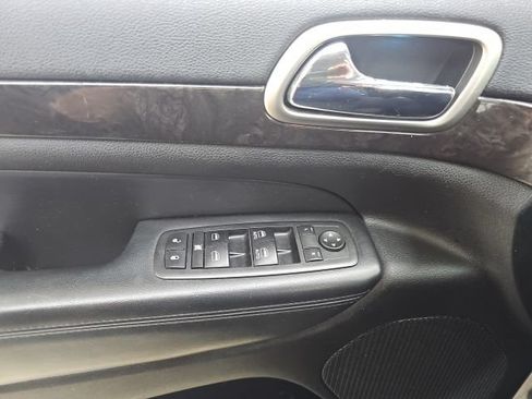 Used 2012 Jeep Grand Cherokee Laredo w/ Laredo E Group AWD/4WD image 22
