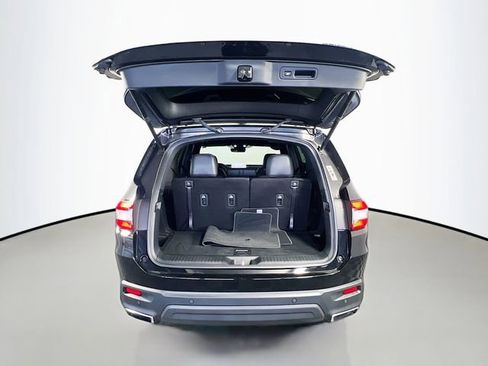 Certified 2025 Honda Pilot Black Edition image 28