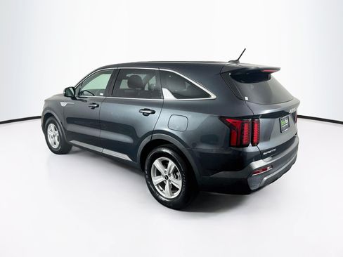 Used 2023 Kia Sorento LX FWD image 5