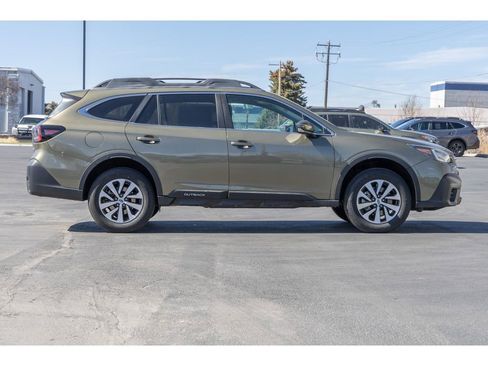 Used 2020 Subaru Outback Premium image 2