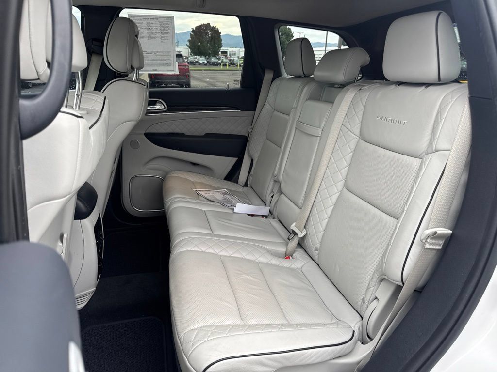 Used 2021 Jeep Grand Cherokee Summit AWD/4WD image 11