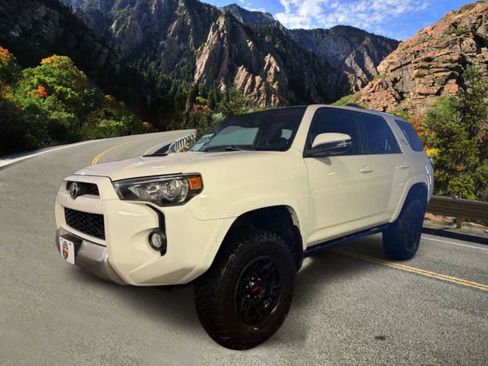 Used 2018 Toyota 4Runner TRD Off-Road Premium AWD/4WD image 3