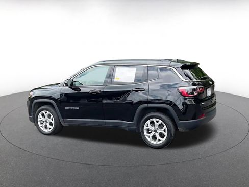 Used 2025 Jeep Compass Latitude AWD/4WD image 10