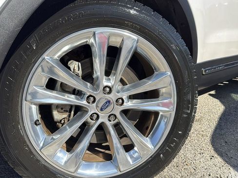 Certified 2018 Ford Explorer XLT w/ Equipment Group 202A image 9