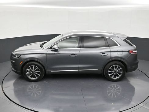 Used 2022 Lincoln Nautilus FWD image 13
