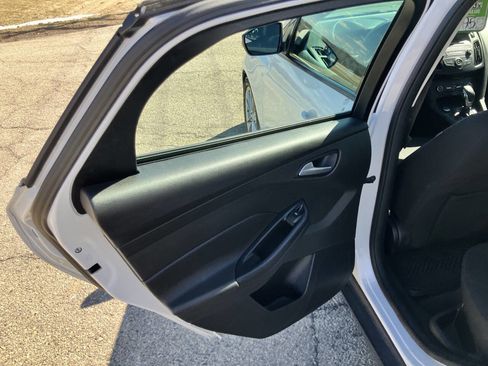 Used 2017 Ford Focus SE image 16