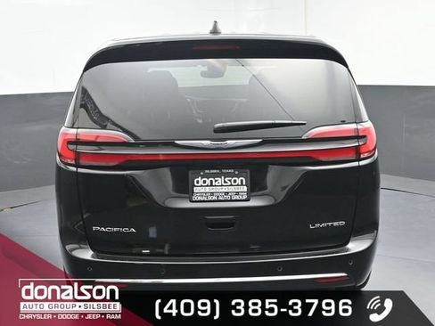 Used 2026 Chrysler Pacifica Limited FWD image 4