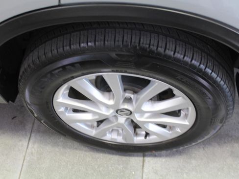 Used 2018 Nissan Rogue SV image 31