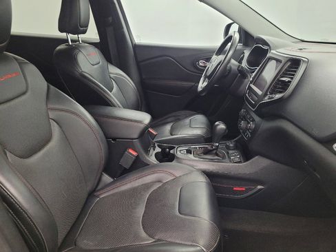Used 2019 Jeep Cherokee Trailhawk AWD/4WD image 21