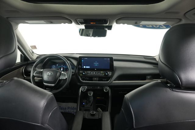 Used 2024 Toyota Grand Highlander AWD image 28