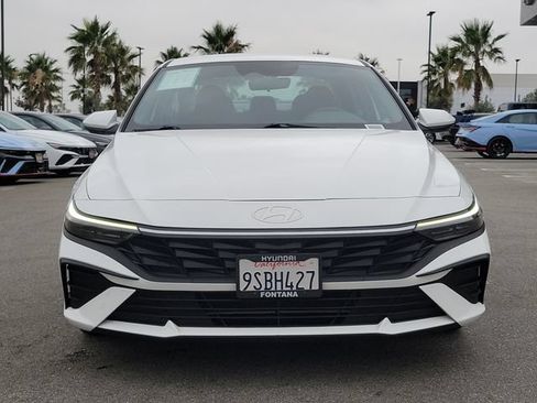 Used 2025 Hyundai Elantra SE FWD image 29
