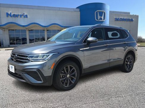 Used 2022 Volkswagen Tiguan SE AWD/4WD image 2