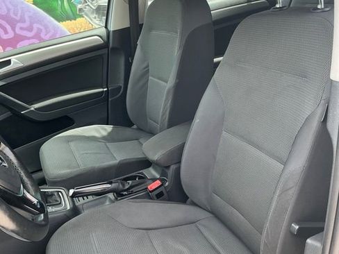 Used 2016 Volkswagen Golf S image 19