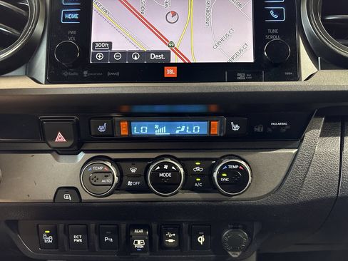 Used 2018 Toyota Tacoma TRD Off-Road w/ TRD Premium Off Road Package RWD image 19