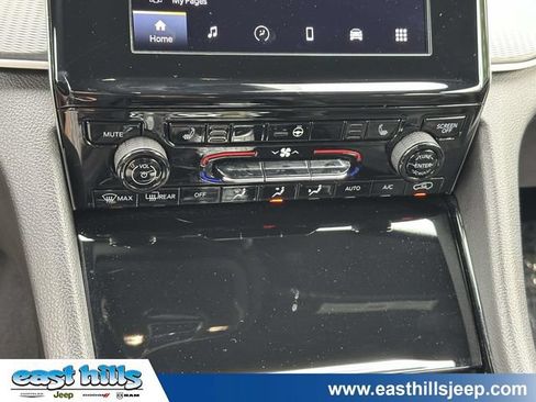 Used 2023 Jeep Grand Cherokee Altitude AWD/4WD image 37