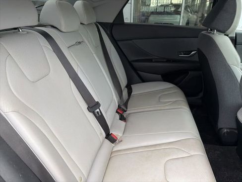 Used 2023 Hyundai Elantra Limited image 25