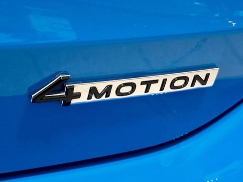 Used 2025 Volkswagen Taos SE image 33